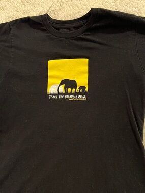 RARE environmental message tee Elephant theme. Size M.
